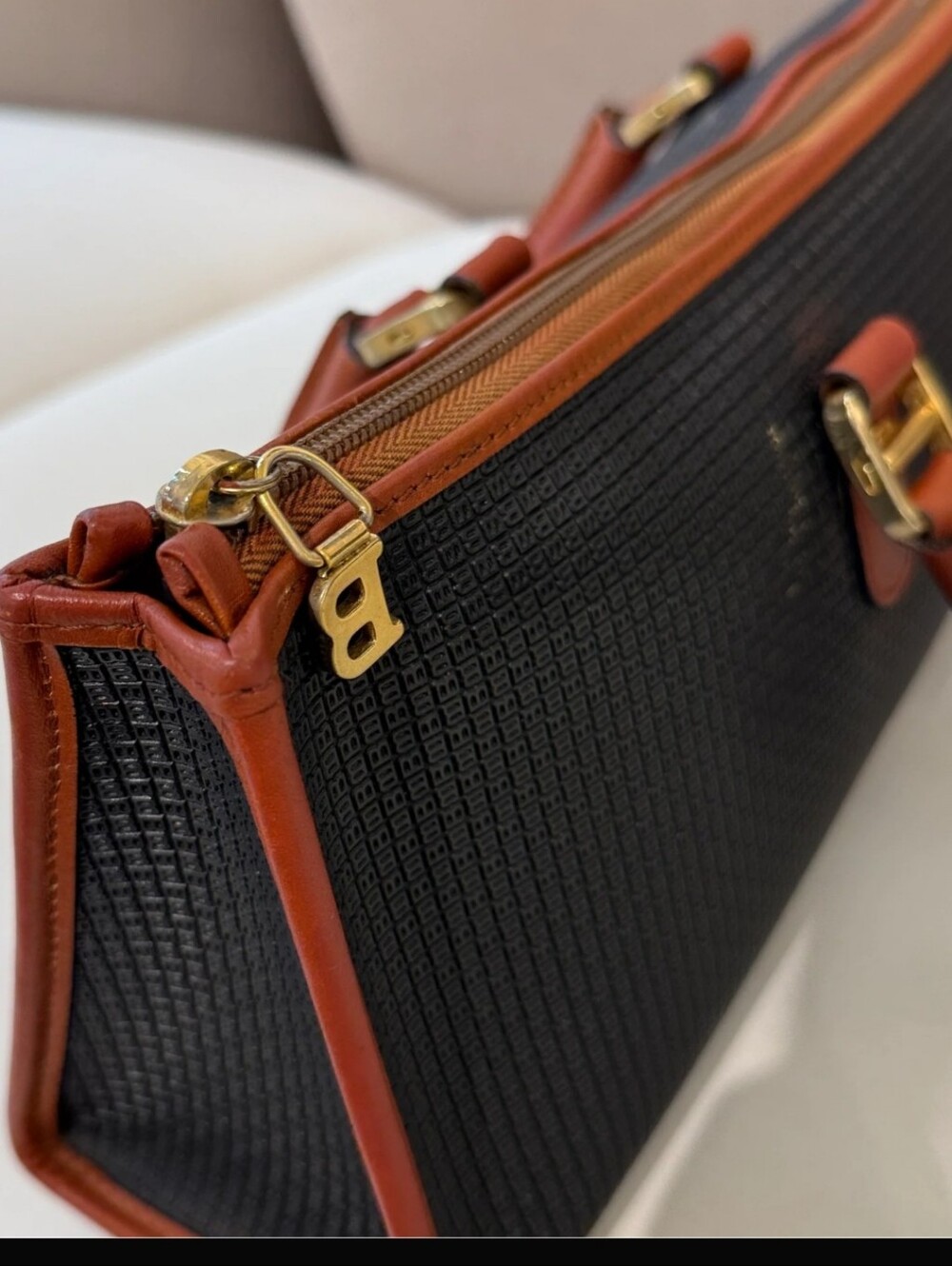 Bally Vintage Leather Handbag W/Logo Goldtone Hardware Black & Brown - Picture 4 of 17